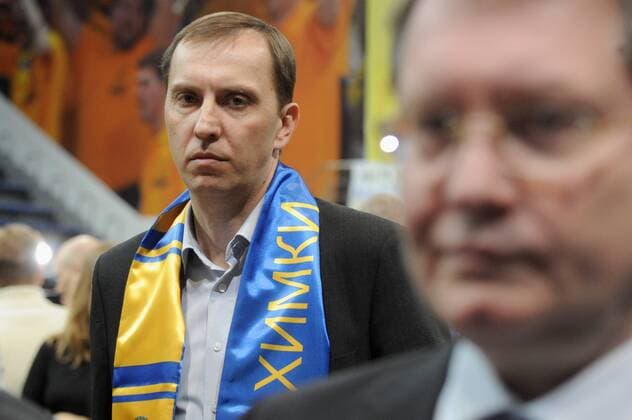ITAR-TASS: MOSCOW REGION, RUSSIA. JANUARY 26, 2013. General manager of BC Khimki Pavel Astakhov (background) seen during the meeting.  RE112918