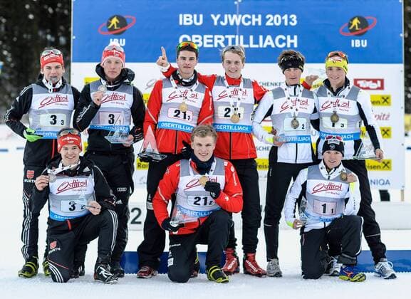 31.01.2013, Biathlonzentrum, Obertilliach AUT, IBU, Jugend und Junioren Weltmeisterschaften, Staffel Jugend Männer, im Bild v.l.n.r. Zweiter Platz Deutschland mit Maximilian Janke, Philipp Horn und Niklas Homberg, Gewinner Norwegen mit Aslak Nenseter, Fredrik Roervik und Vemund Gurigard und Dritter Platz Frankreich mit Aristide Begue, Emilien Personnaz und Fabian Claude