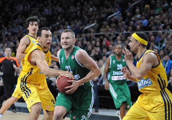 Basketball Kaunas 31.01.2013 Euroleague Zwischenrunde Saison 2012 2013 Zalgiris Kaunas - Alba Berlin Darjus Lavrinovic (Kaunas, No.07) Yassin Idbihi (Alba Berlin, No.34) Dashaun Wood (Alba Berlin, No.23) re. - 
