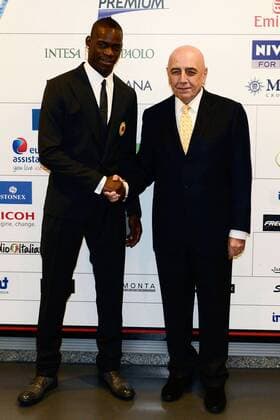 Db Milano 01 02 2013 - presentazione nuovo acquisto AC Milan Mario Balotelli foto Daniele Buffa Image Sport nella foto: Mario Balotelli-Adriano Galliani 