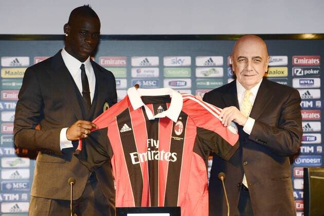 Db Milano 01 02 2013 - presentazione nuovo acquisto AC Milan Mario Balotelli foto Daniele Buffa Image Sport nella foto: Mario Balotelli-Adriano Galliani 