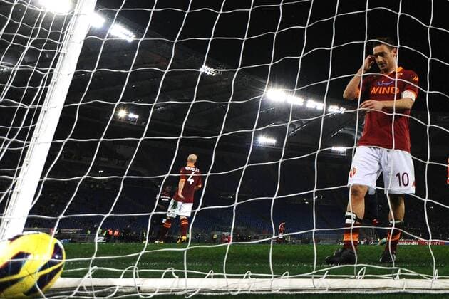 Delusione Francesco Totti dentro la rete .Dejection. Stadio Olimpico.Football Calcio 2012 2013 Serie A.Roma Vs Cagliari. Insidefoto andreaxstaccioli