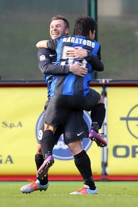Jubel von Antonio Cassano (Inter) und Yuto Nagatomo - AC Siena - Inter Mailand - lucaxpagliaricci