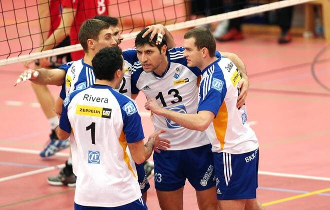Tübingen Volleyball TV Rottenburg vs. VfB Friedrichshafen, Jubel Friedrichshafen, Mitte Ventceslav Simeonov, Juraj Zatko