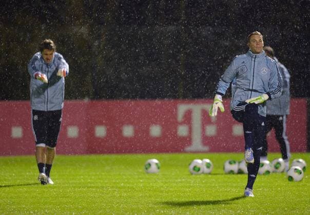 04.02.2013, Fussball, Deutsche Fussball Nationalmannschaft DFB Training, v.l. Rene Adler (Deutsche Fussball Nationalmannschaft DFB), Manuel Neuer (Deutsche Fussball Nationalmannschaft DFB)