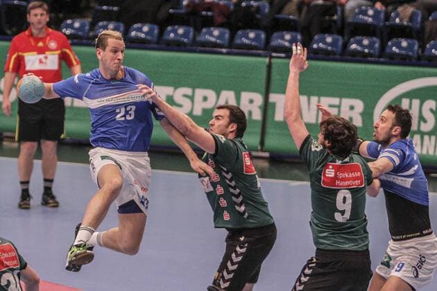 Deutschland, Hamburg, Sporthalle Hamburg, DHB Pokal, Viertelfinale, Saison 2012 2013, HSV Handball - TSV Hannover-Burgdorf, Pascal Hens (HSV) , Juan Andreu(Hannover)