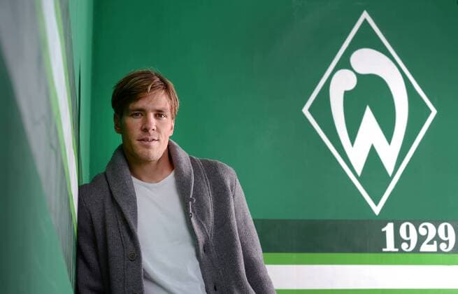 FUSSBALL 1. BUNDESLIGA SAISON 2012 2013 Clemens Fritz (SV Werder Bremen) im exklusiven Pressefoto ULMER Shooting am 05.11.2012 