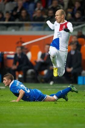 (L-R) Marco Verratti of Italy, Arjen Robben of Holland during the International Friendly Match between The Netherlands and Italy at the Amsterdam Arena on february 2, 2013 in Amsterdam, The Netherlands Netherlands v Italy Friendly match 2012 2013 xVIxVI-images KarelxDelvoyexIVx 1376432