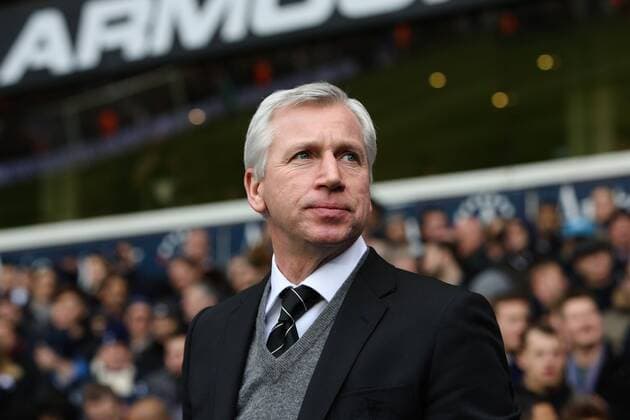 Fußball, Trainerhistorie Newcastle United von 1895 bis heute Football - 2012 2013 Premier League - Tottenham Hotspur vs. Newcastle United Newcastle Manager Alan Pardew at White Hart Lane, London 