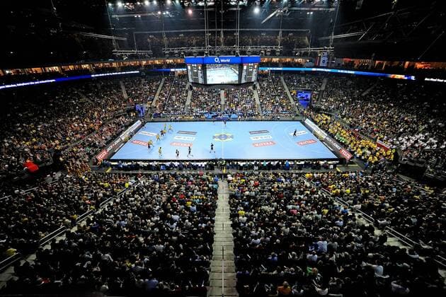 Ausverkaufte o2 World beim Champions-League Spiel der Füchse Berlin - Füchse Berlin - Handball - Champions-League 2012 13 - Location: o2 World Berlin - Deutschland
