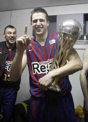 FC Barcelona Regal s Xabi Rabaseda celebrates the victory in the Spanish Basketball King s Cup Final match.February 07,2013.  (201302101388)