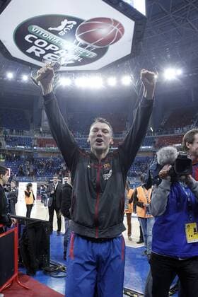 FC Barcelona Regal s Sarunas Jasikevicius celebrates the victory in the Spanish Basketball King s Cup Final match.February 07,2013.  (201302101356)