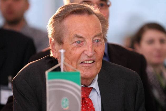 15.02.2013, Frankfurt, DFB Zentrale Preisverleihung des DFB-Umweltcup 2012 Einzelbild, Portrait Freut sich über die Sieger aus Baden-Württemberg Der frühere DFB-Präsident Gerhard Mayer-Vorfelder gut gelaunt