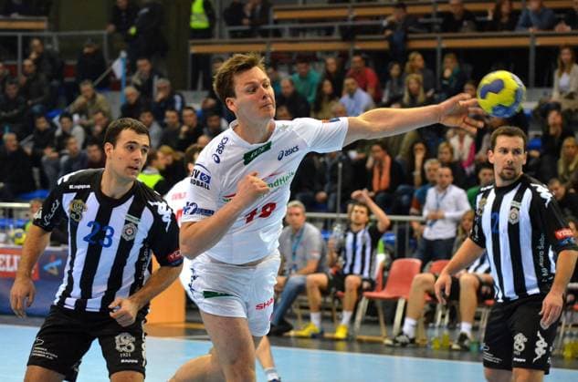 16.02.2013 Nis(Serbia) RK Partizan-HSV Hamburg EHF Velux Champions League men s handball Hans Lindberg(c) HSV Hamburg between Vanja ILic(R) and Milos Ivosevic(L) RK Partizan :Stringer in cooperation with 