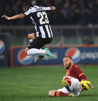Arturo Vidal Juventus, Daniele De Rossi Roma Roma 16 02 2013 Stadio Olimpico. Football 2012 2013 Serie A. AS Rom - Juventus Turin. andreaxstaccioli