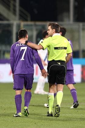 David Pizarro Fiorentina con arbitro Nicola Rizzoli.Firenze 17 02 2013 Stadio Franchi .Football Calcio Serie A 2012 13.Fiorentina v Inter. PaoloxNucci