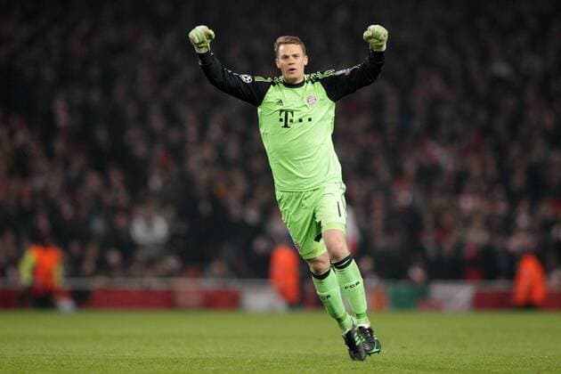 Torwart Manuel NEUER (FC Bayern München - 1) jubelt, freut sich, Jubel, Freude über die 0-2 Führung 19.02.2013 Fussball Champions League Achtelfinale Hinspiel FC Arsenal London (Großbritannien - GB) - FC Bayern München (Deutschland - GER) Fussball Männer Saison 2012 13