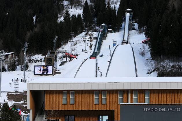 SKI NORDISCH - FIS Nordische WM 2013 PREDAZZO,ITALIEN,20.FEB.13 - SKI NORDISCH, SKISPRINGEN - FIS Nordische Ski Weltmeisterschaften 2013 in Val di Fiemme, Training der Herren. Bild zeigt die Schanze und das Stadio del Salto. 