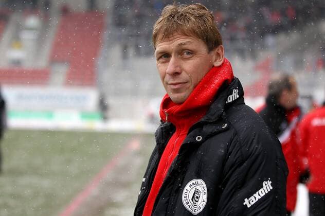 Halle, 23.02.2013, ERDGAS Sportpark, 3.Bundesliga, 27.Spieltag Hallescher FC vs Chemnitzer FC 2:0 (0:0). im Bild: Trainer Sven KÖHLER (HFC).