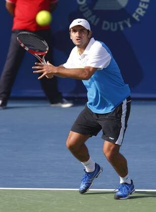 Dubai Tennis Championships 2013, ATP Tennis Herren Tennis Turnier,International Series,Dubai Tennis Stadium, U.A.E.,Florent Serra (FRA),Aktion,Einzelbild, Ganzkoerper,Hochformat,