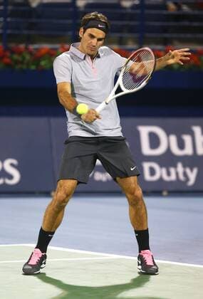 Dubai Tennis Championships 2013, ATP Tennis Herren Tennis Turnier,International Series,Dubai Tennis Stadium, U.A.E.,Roger Federer (SUI),Aktion,Einzelbild, Ganzkoerper,Hochformat,