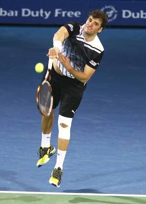 Dubai Tennis Championships 2013, ATP Tennis Herren Tennis Turnier,International Series,Dubai Tennis Stadium, U.A.E.,Malek Jazi (TUN),Aktion,Aufschlag, Einzelbild,Ganzkoerper,Hochformat,von oben,