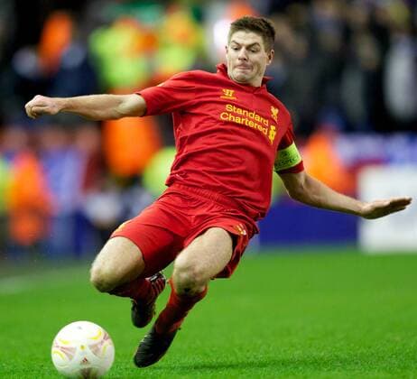 PROPAGANDA20130221 Football - soccer: UEFA Europa League, Liverpool FC - FC Zenit St Petersburg, Liverpool s captain Steven Gerrard in action against FC Zenit St Petersburg during the UEFA Europa League Round of 32 match at Anfield. (Hinweis: Verwendung nur in Deutschland, Österreich oder Schweiz - only Germany, Austria and Switzerland) xHOCHxZWEIx xPropagandax 