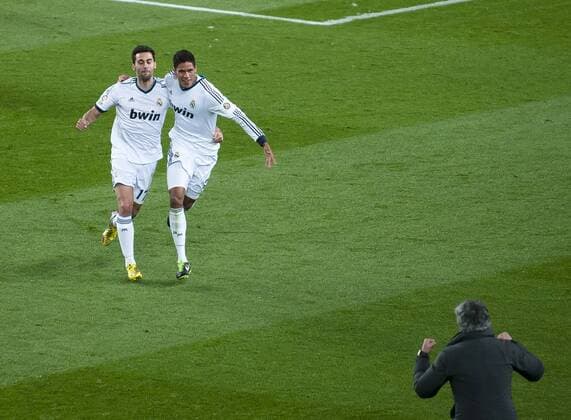 Copa del Rey - FC Barcelona - Real Madrid: Alvaro Arbeloa, Raphael Varane - Jose Mourinho - goal - celebration 