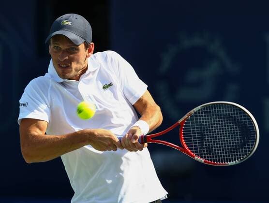 Dubai Tennis Championships 2013, ATP Tennis Herren Tennis Turnier,International Series,Dubai Tennis Stadium, U.A.E., Tobias Kamke (GER),Einzelbild,Aktion, Halbkörper, Querformat,