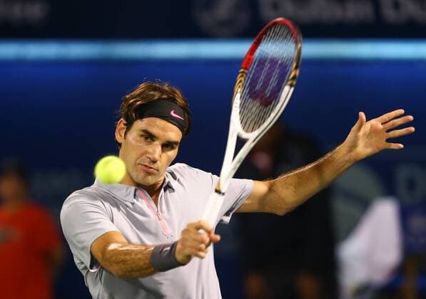 Dubai Tennis Championships 2013, ATP Tennis Herren Tennis Turnier,International Series,Dubai Tennis Stadium, U.A.E., Roger Federer (SUI) Aktion,Einzelbild,Halbkoerper,Querformat,