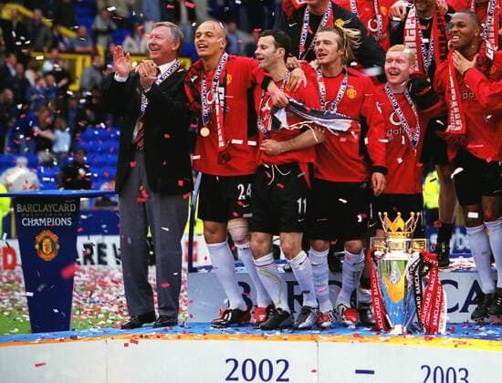 Alex Ferguson (Manager) Wes Brown, Ryan Giggs David Beckham, Paul Scholes and Quintin Fortune (Manchester United) celebrate with the team .11 05 2003 Fc Everton v Manchester United ManU at Goodison Park 