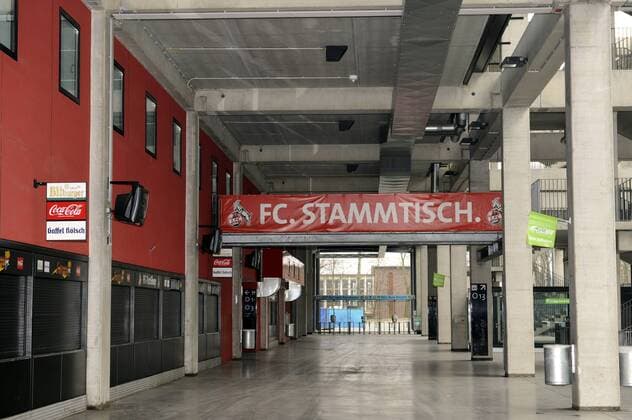 Hinweisschild am Eingang auf den FC Stammtisch vor dem Rheinenergie Stadion in Köln, der Heimat des 1. FC Köln am 01.03.2013