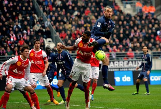 Zlatan Ibrahimovic (psg) - Christopher Glombard (rei) FOOTBALL : Reims vs Paris SG - Ligue 1 - 02 03 2013 AnthonyBIBARD FEP Panoramic 