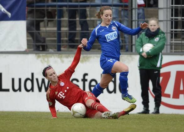 Viktoria Schnaderbek (li., FCB) und Antonia Göransson (Pot), 1.FFC Turbine Potsdam - FC Bayern München, Fußball, Frauen, DFB-Pokal, Saison 2012 2013, Potsdam, 03.03.2013,