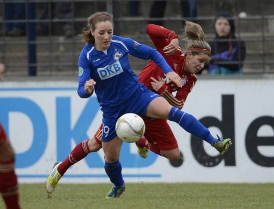 Antonia Göransson (li., Pot) und Laura Feiersinger (FCB), 1.FFC Turbine Potsdam - FC Bayern München, Fußball, Frauen, DFB-Pokal, Saison 2012 2013, Potsdam, 03.03.2013,