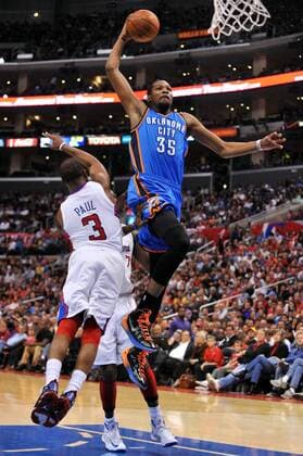 March 3 2013 Los Angeles, CA..Kevin Durant 35 of the Thunder throws down a dunk on a fast break during the NBA Basketball Herren USA Basketball game between the Oklahoma City Thunder and the Los Angeles Clippers at Staples Center in Los Angeles, California. Josh Thompson Cal Media NBA Basketball Herren USA 2013: Thunder vs Clippers MAR 03 - ZUMAct7