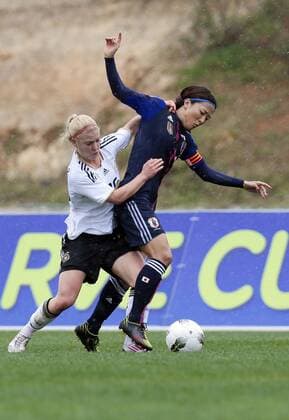 Fussball, Algarve Cup 2013, Frauen, Deutschland vs. Japan, Leonie Maier (GER, L), Yuki Ogimi (JPN, R)