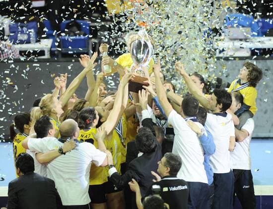 Vakifbank ISTANBUL landed their second CEV Volleyball Champions League Women title with a perfect 12-0 record after downing Rabita BAKU in straight sets in tonight’s gold medal match at Burhan Felek Voleybol Salonu in Istanbul. With the 25-17, 25-20 and 25-23 victory, the Turks repeated their title-winning from 2011. 10.03.2013 
