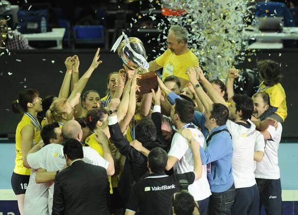 Vakifbank ISTANBUL landed their second CEV Volleyball Champions League Women title with a perfect 12-0 record after downing Rabita BAKU in straight sets in tonight’s gold medal match at Burhan Felek Voleybol Salonu in Istanbul. With the 25-17, 25-20 and 25-23 victory, the Turks repeated their title-winning from 2011. 10.03.2013 