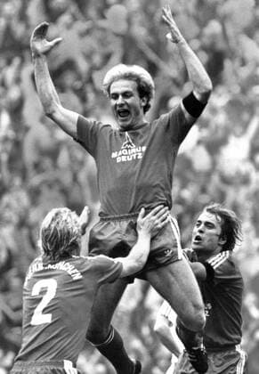 Torjubel FC Bayern München mit Karl Heinz Rummenigge und Wolfgang Kraus (re.)