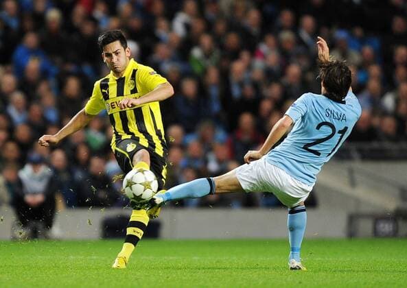 Mittwoch 03.10.2012, UEFA Champions League, Saison 12 13 - in Manchester England, Manchester City FC - BV Borussia Dortmund 1:1, Ilkay Gündogan (BVB) gegen David Silva (ManC) DeFodi018