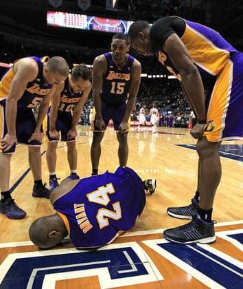 March 13, 2013 - Atlanta, Georgia, U.S. - Los Angeles Lakers (L-R) STEVE BLAKE, STEVE NASH, METTA WORLD PEACE and DWIGHT HOWARD gather around teammate KOBE BRYANT who sprained his ankle near the end of the game against the Atlanta Hawks. The Hawks won, 96-92. NBA Basketball Herren USA 2013 - Hawks Beat Lakers 96-92 - ZUMAm67
