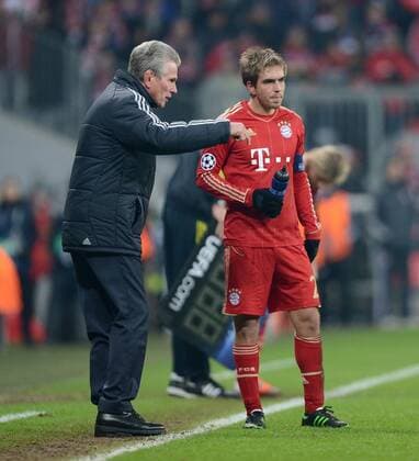 FUSSBALL CHAMPIONS LEAGUE ACHTELFINALE HINSPIEL 2012 2013 FC Bayern München - FC Arsenal London 13.03.2013 Trainer Jupp Heynckes (li, FC Bayern München) im Gespräch mit Philipp Lahm (FC Bayern München) 