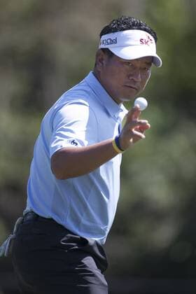 March 14, 2013 - Palm Harbor, FL, USA - K.J. Choi picks up his ball on the 7th green during the first round of the Tampa Bay Championship at Innisbrook on Thursday, March 14, in Palm Harbor, Florida. Choi finished at 2-under for the day. PGA Golf Herren Tampa Bay Championship - ZUMAm67