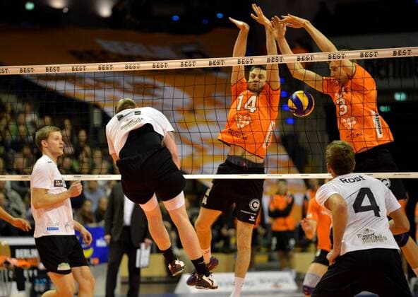 Volleyball Herren Berlin Max Schmeling Halle 17.03.2013 1. Viertelfinalspiel der Play-Off_Runde Berlin Recycling Volleys geg VC Dresden vlnr Eric GROSCHE 5 VC Dresden Tomas KMET 14 scc Robert KROMM 3 scc Santino ROST 4 VC Dresden