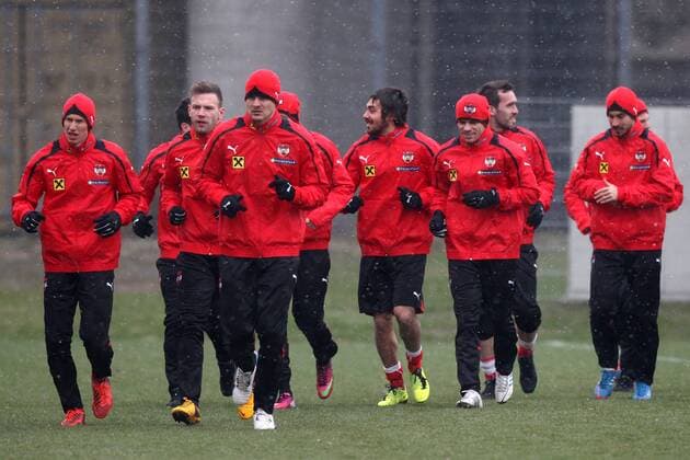 FUSSBALL - FIFA WM 2014 Quali, AUT vs FRO, Vorberichte, Training WIEN,AUSTRIA,18.MAR.13 - FUSSBALL - FIFA Weltmeisterschaft 2014 in Brasilien, Qualifikation, ÖFB Länderspiel, Österreich vs Färöer, Vorberichte, Training Nationalteam AUT. Bild zeigt Florian Klein, Andreas Weimann, Sebastian Prödl, Veli Kavlak, Christoph Leitgeb, Christian Fuchs und György Garics (AUT)
