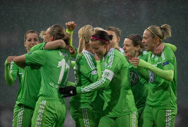 Jubel nach dem Tor zum 1-0: Die Spielerinnen bejubeln den Treffer von Torschützin Alexandra POPP (11 VfL) Fussball Frauen Championsleague - Saison 2012 2013, Viertelfinale Hinspiel: VfL Wolfsburg - FC Rossiyanka in Wolfsburg, Deutschland am 20.03.2013,