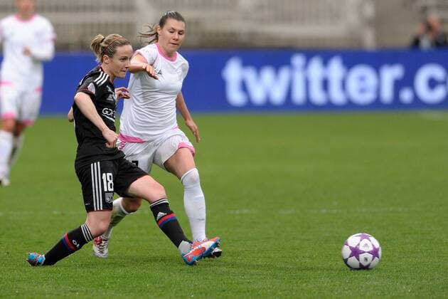 Sonia Bompastor (lyon) vs Romana Bachmann (malmo) FOOTBALL : Lyon vs Malmo - Ligue des champions feminine - 20 03 2013 FredericChambert Panoramic 