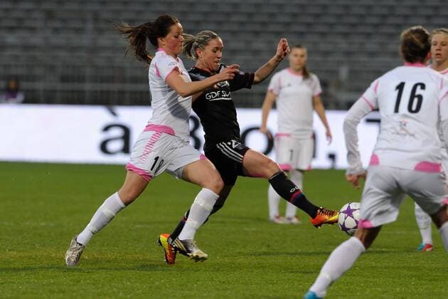 Lara Dickenmann (lyon) vs Sara Gunnarsdott (malmo) FOOTBALL : Lyon vs Malmo - Ligue des champions feminine - 20 03 2013 FredericChambert Panoramic 