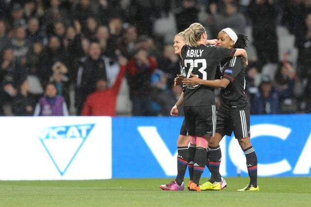La joie de Elodie Thomis (lyon) et de ses coequipieres apres son but FOOTBALL : Lyon vs Malmo - Ligue des champions feminine - 20 03 2013 FredericChambert Panoramic 